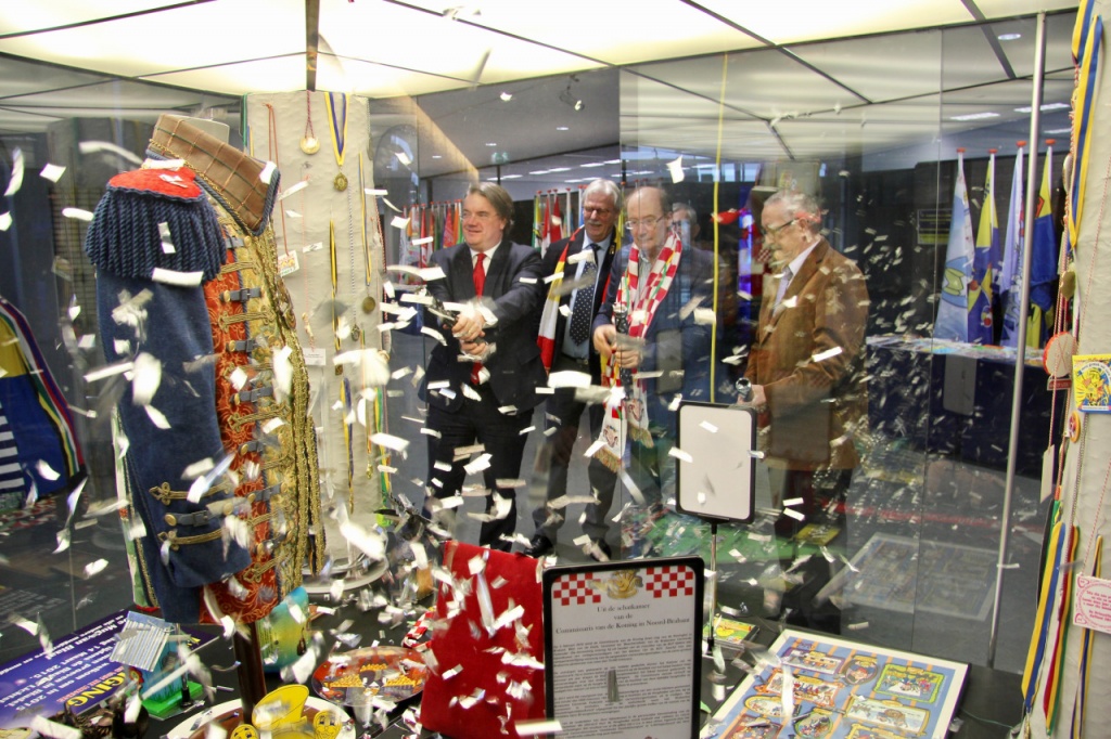 De opening van de expositie is in een passende sfeer verricht.