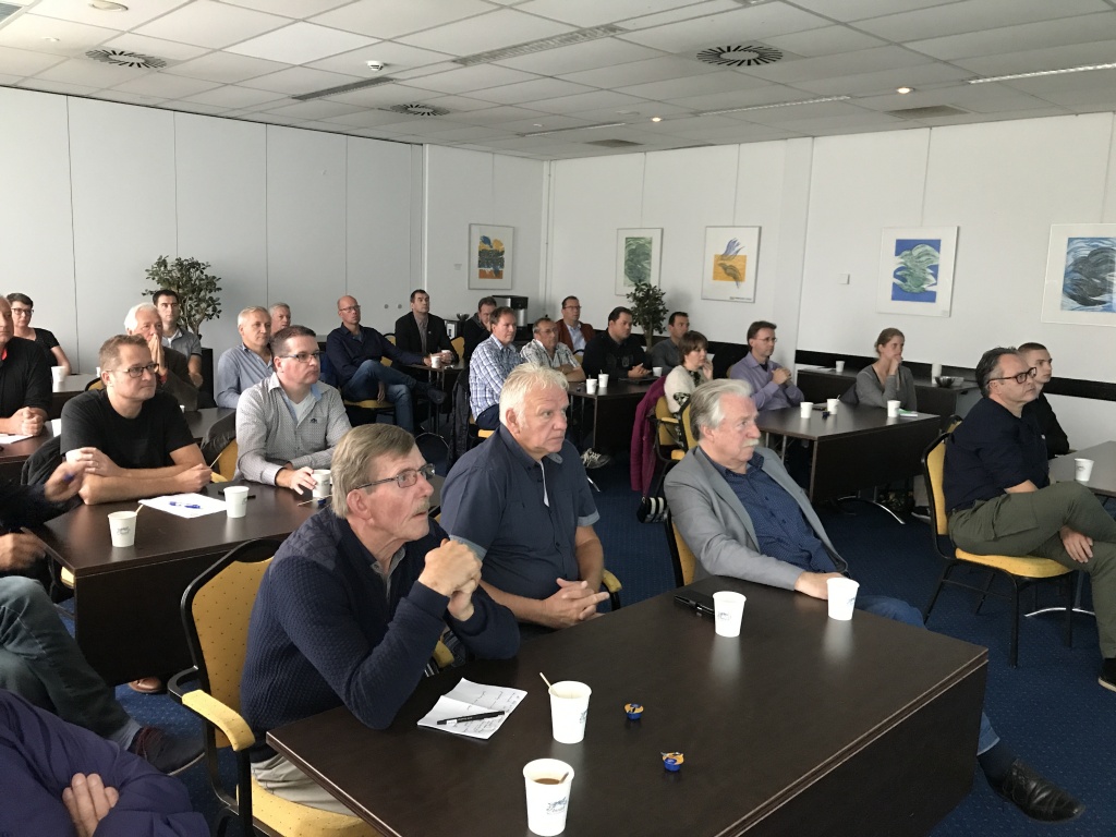 Volle zaal tijdens de bijeenkomst over het calamiteitenplan